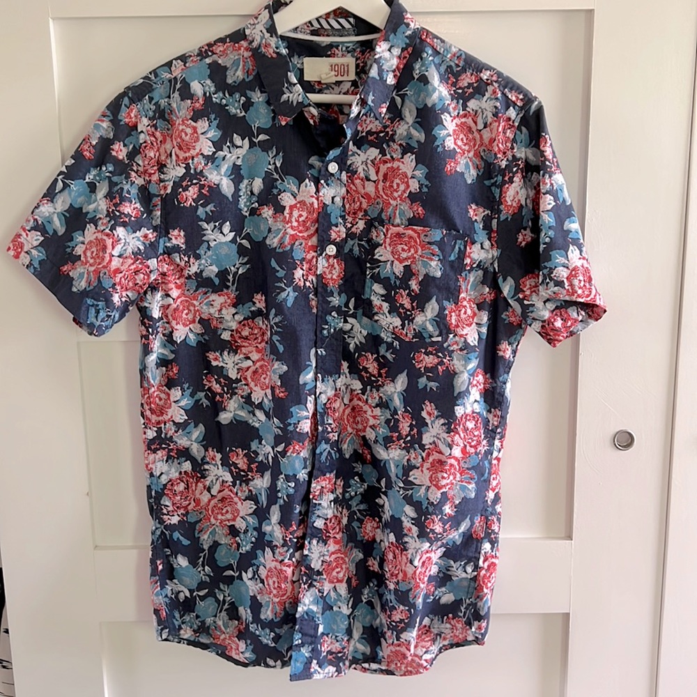 1901 Blue floral short sleeve button down.